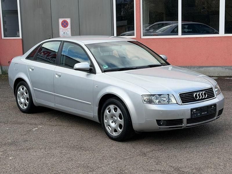 Używany Audi A4 131 KM (96 kW) 2004 Srebrny Sedan/Limuzyna