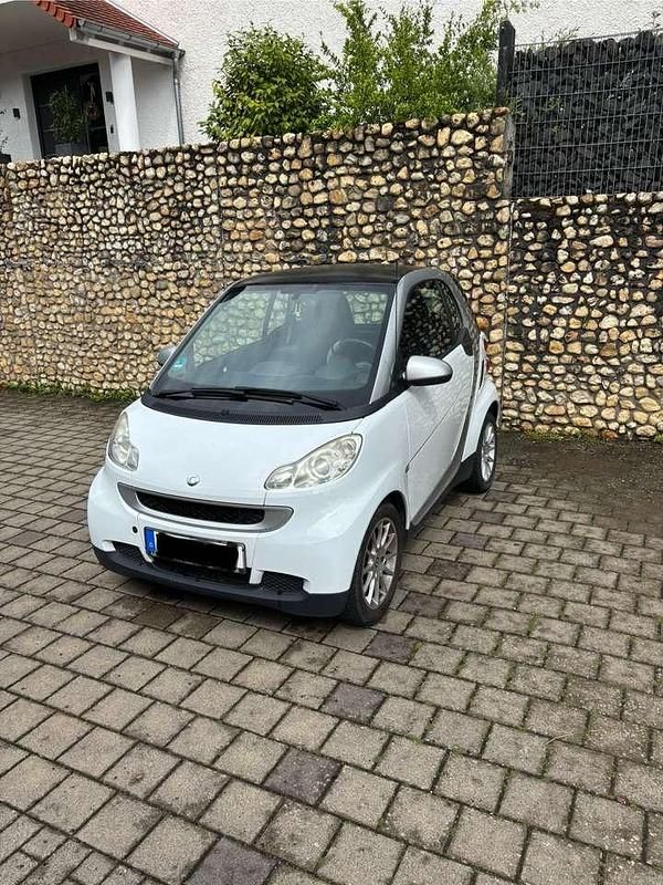 Weiß Gebraucht 2010 Smart ForTwo Coupé Kleinwagen | 3.950 € (Fairer Preis) - Bild 1/4