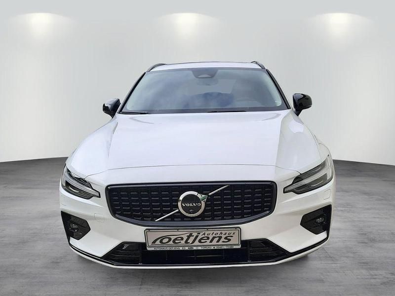 Gebraucht Volvo V60 Plus 197 PS (144 kW) 2023 Weiß Kombi