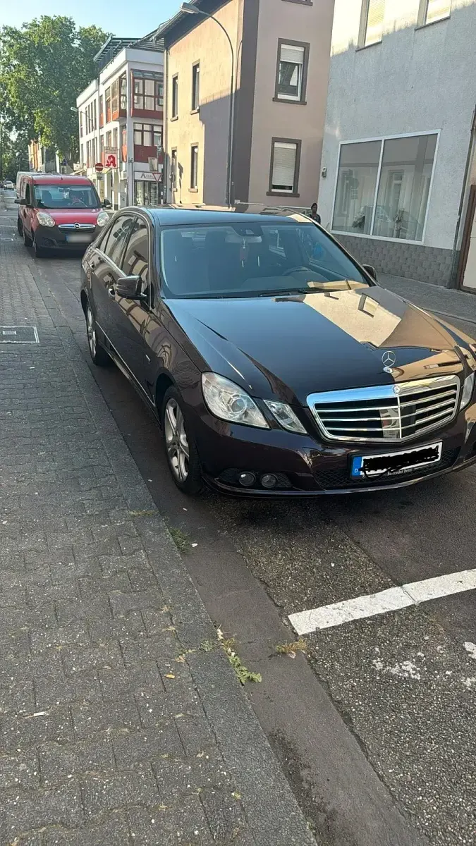 Gebraucht Mercedes E220 170 PS (125 kW) 2010 Braun Limousine