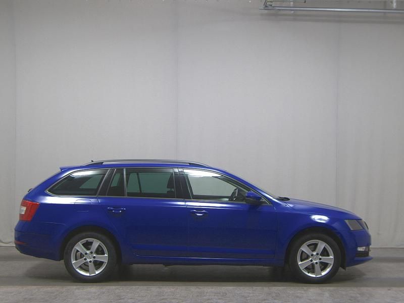 Blau Gebraucht 2019 Skoda Octavia Ambition Kombi | 11.980 € (Superpreis) - Bild 1/4