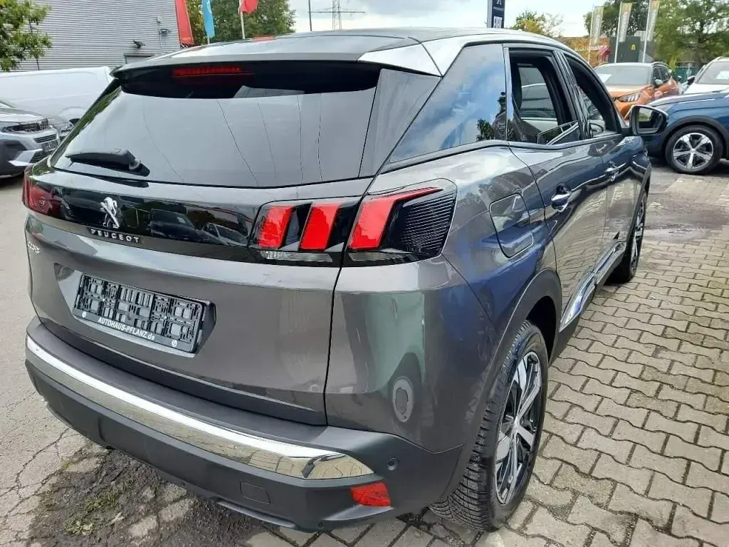 Gebraucht Peugeot 3008 Allure 131 PS (96 kW) 2023 Lackierung platiniumgrau/meta SUV