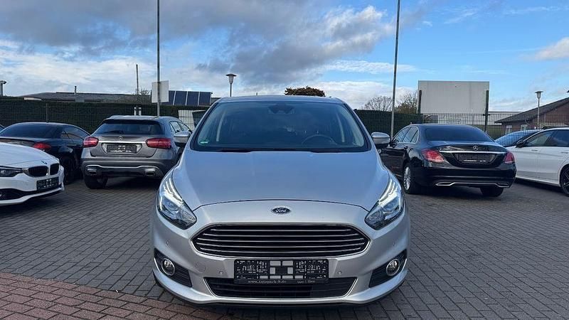 Gebraucht Ford S-MAX Titanium 150 PS (110 kW) 2017 Silber Van / Kleinbus