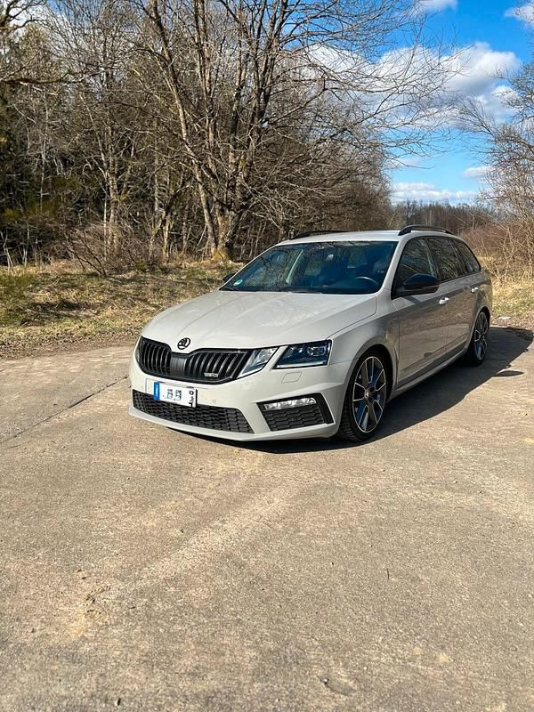 Grau Gebraucht 2017 Skoda Octavia RS Kombi | 19.900 € - Bild 1/4