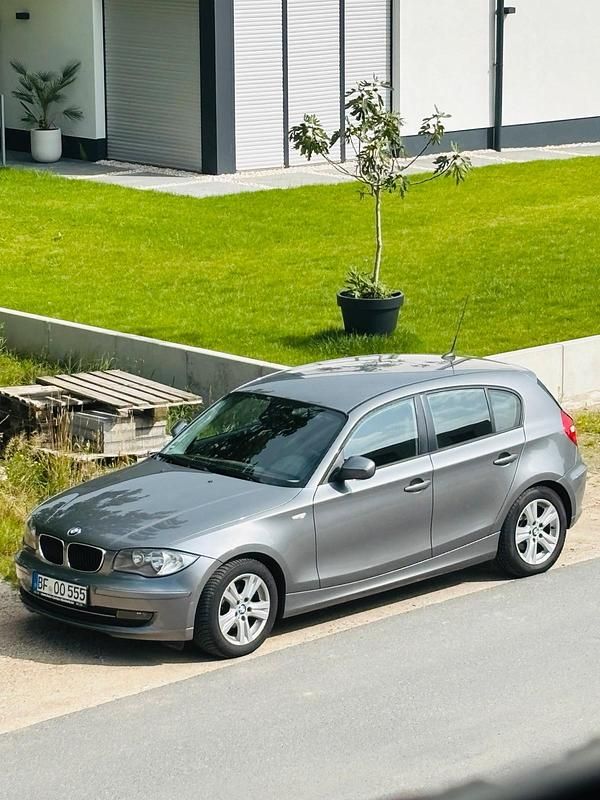Grau Gebraucht 2010 BMW 116 Kleinwagen | 5.000 € (Etwas zu teuer) - Bild 1/4