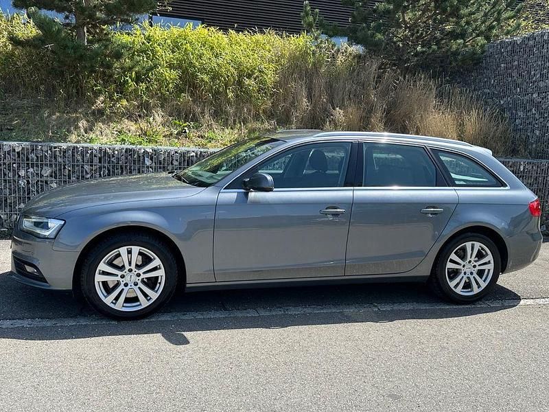 Grau Gebraucht 2012 Audi A4 Ambition Kombi | 7.890 € (Guter Preis) - Bild 1/4
