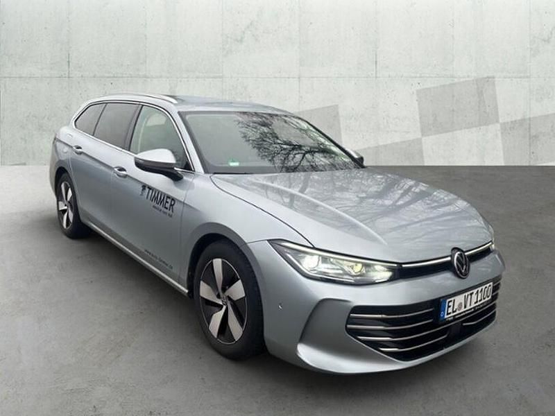 Gebraucht VW Passat Elegance 150 PS (110 kW) 2025 Silber Kombi