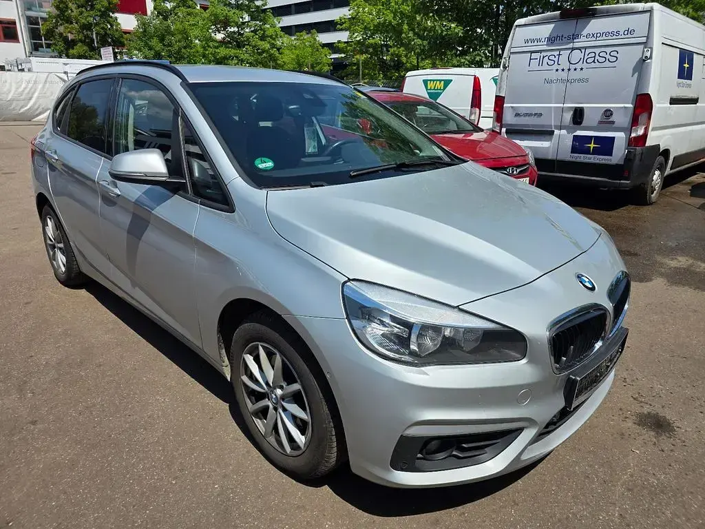 Gebraucht BMW 216 Active Tourer Advantage 116 PS (85 kW) 2017 Silber Van / Kleinbus