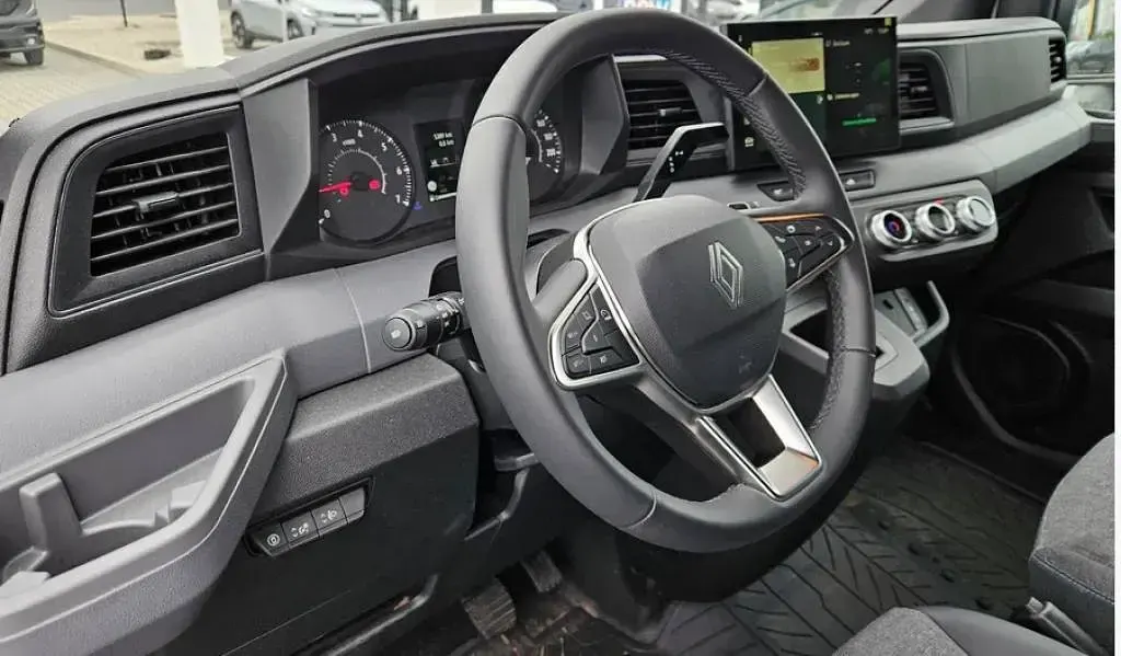 Gebraucht Renault Master 170 PS (125 kW) 2025 Weiß Van / Kleinbus