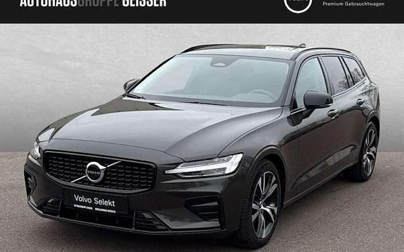 Gebraucht Volvo V60 Plus 197 PS (144 kW) 2024 Platinum grau Kombi