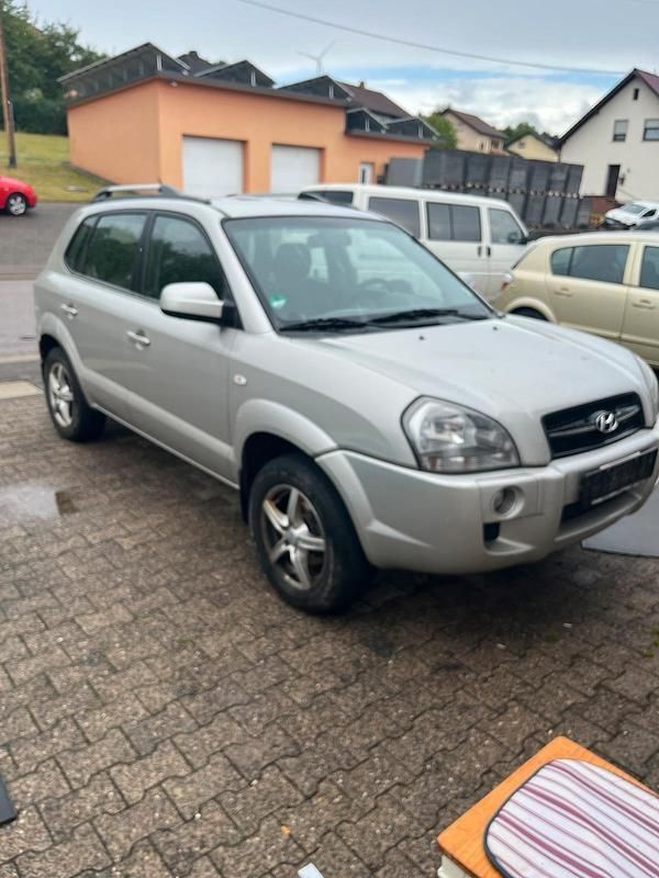 Grau Gebraucht 2007 Hyundai Tucson SUV | 2.200 € (Guter Preis) - Bild 1/4