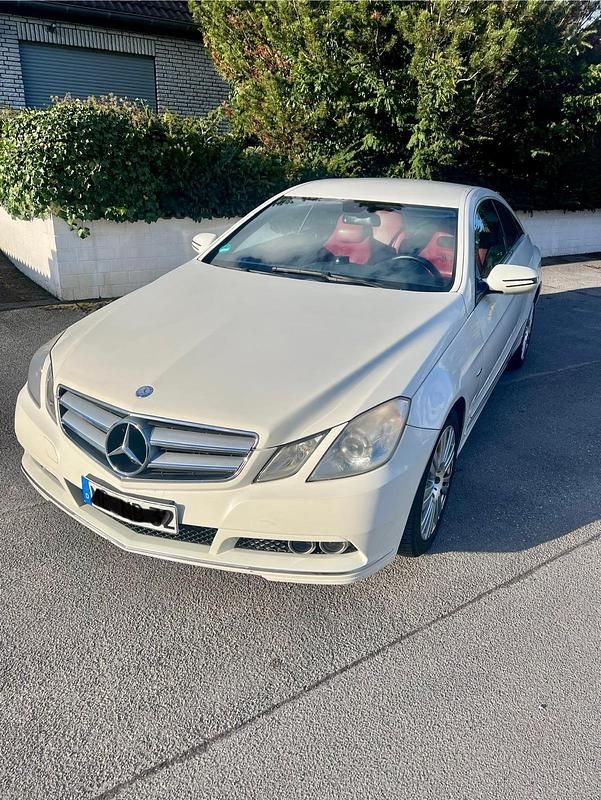 Gebraucht Mercedes E250 Avantgarde 204 PS (150 kW) 2009 Weiß Coupé