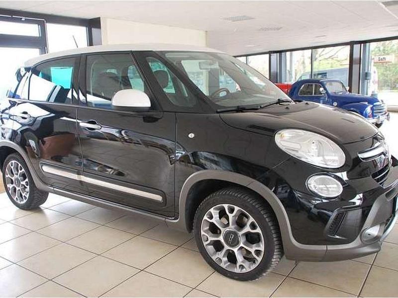 Gebraucht Fiat 500L Trekking 120 PS (88 kW) 2016 Nr. 909 schwarz/weiß Van / Kleinbus