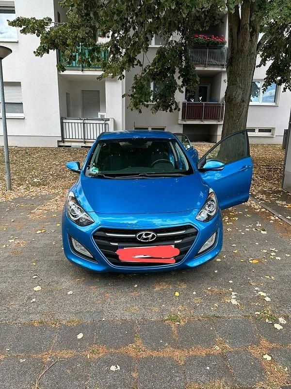 Blau Gebraucht 2017 Hyundai i30 Limousine | 9.300 € (Guter Preis) - Bild 1/4