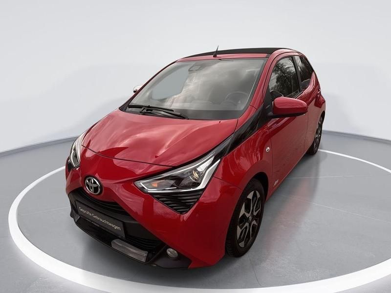 Rot Gebraucht 2021 Toyota Aygo X-play Kleinwagen | 13.500 € (Fairer Preis) - Bild 1/4