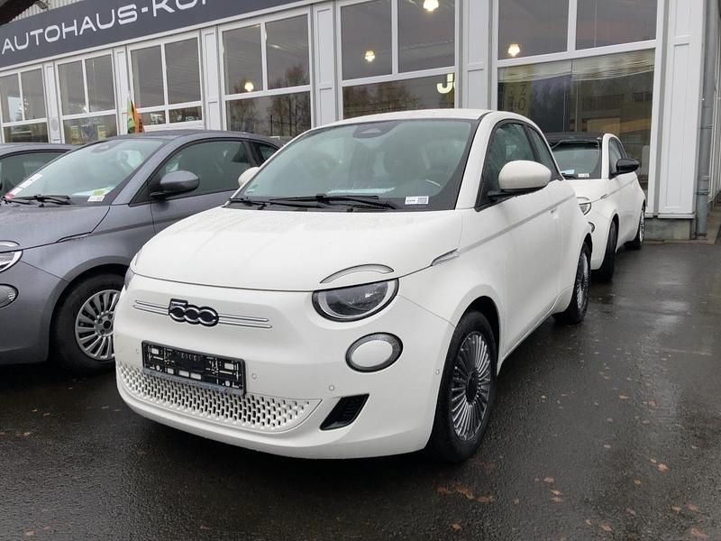 Weiß Gebraucht 2023 Fiat 500e Icon Limousine | 25.300 € (Etwas zu teuer) - Bild 1/4