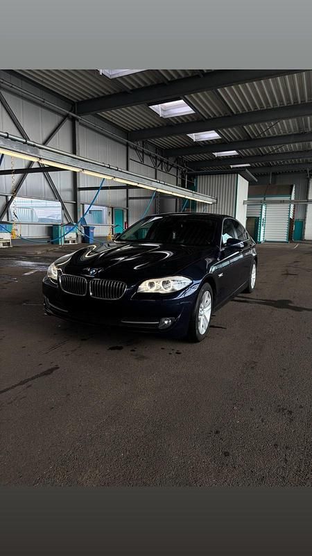 Andere farben Gebraucht 2011 BMW 520 Limousine | 9.800 € (Guter Preis) - Bild 1/4