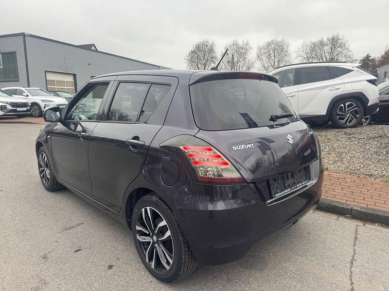 Gebraucht Suzuki Swift Club 94 PS (69 kW) 2015 Schwarz Kleinwagen