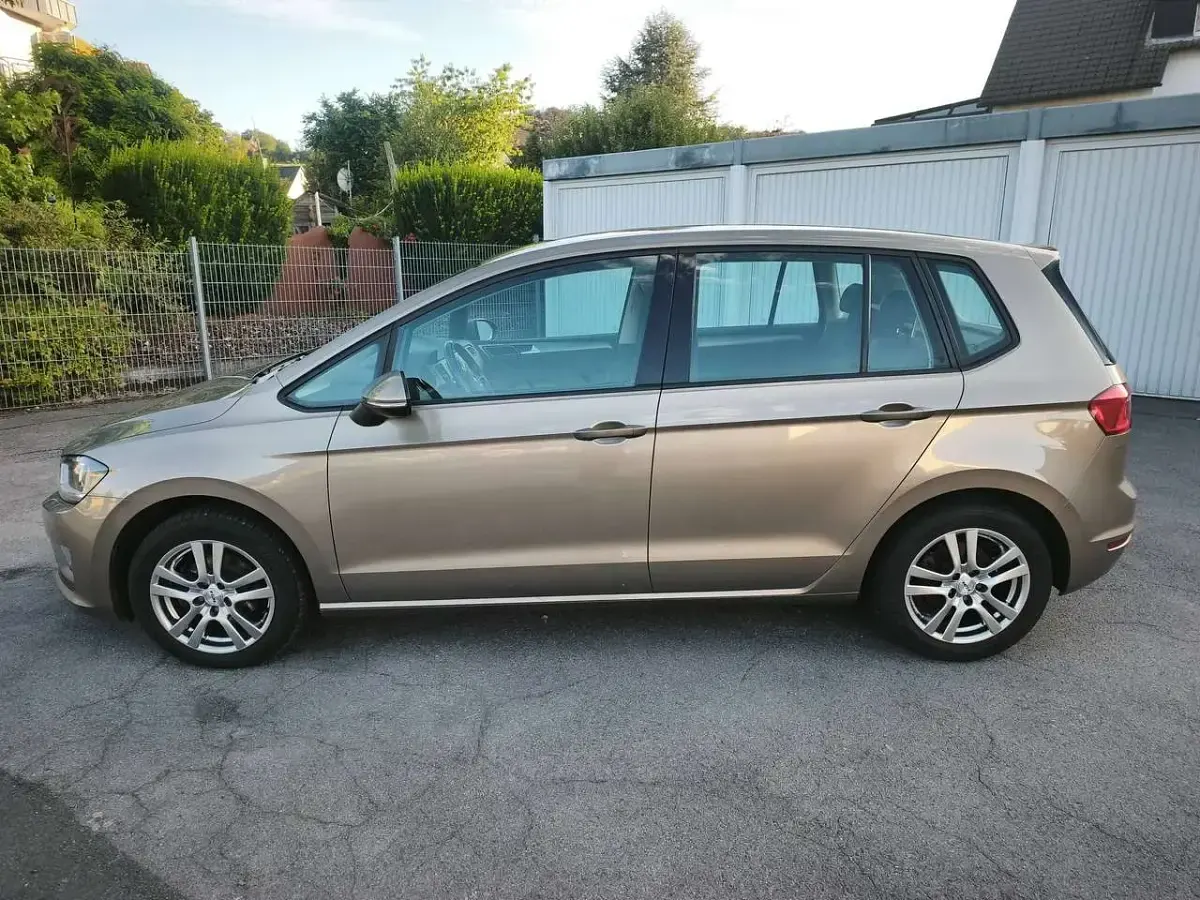 Gebraucht VW Golf Sportsvan Comfortline 110 PS (80 kW) 2015 Pyramid gold metallic Van / Kleinbus