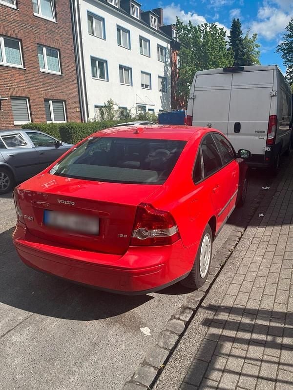 Second-hand Volvo S40 110 CP (80 kW) 2006 Roșu Berlinǎ