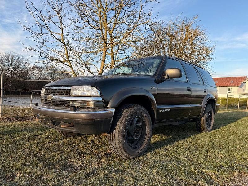Schwarz Gebraucht 2001 Chevrolet Blazer LT SUV | 6.500 € (Etwas zu teuer) - Bild 1/4