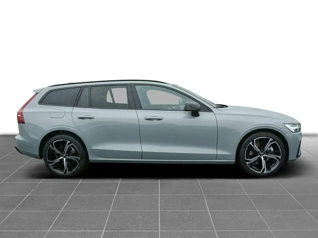Gebraucht Volvo V60 Ultimate 197 PS (144 kW) 2024 Silber Kombi
