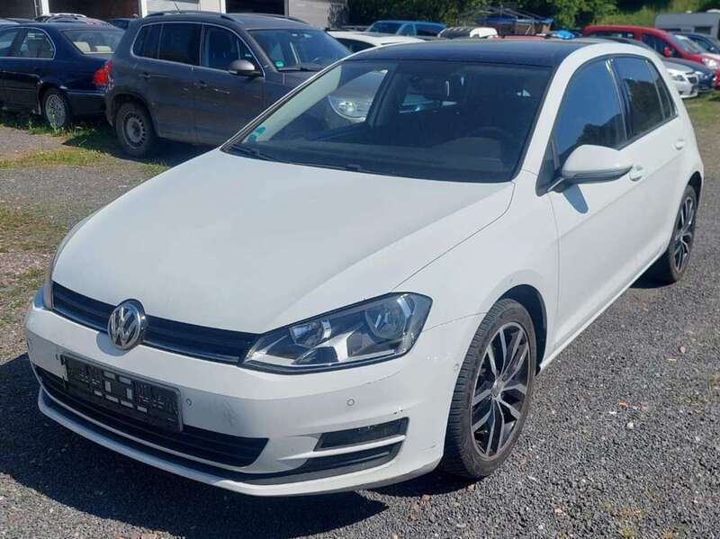 Pure white Gebraucht 2013 VW Golf VII Comfortline Kleinwagen | 5.000 € (Superpreis) - Bild 1/4
