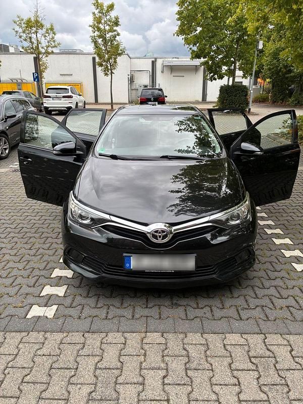 Schwarz Gebraucht 2016 Toyota Auris Limousine | 8.800 € (Guter Preis) - Bild 1/4