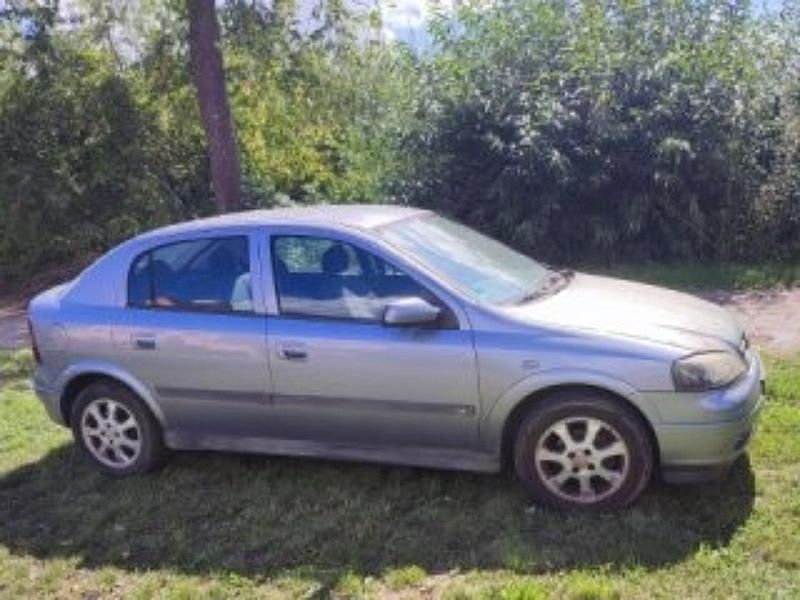 Silber Gebraucht 2004 Opel Astra Limousine | 650 € (Superpreis) - Bild 1/4