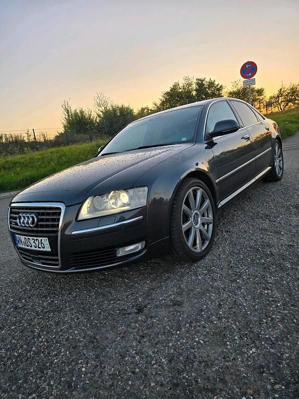 Grau Gebraucht 2007 Audi A8 Sport Limousine | 8.500 € (Etwas zu teuer) - Bild 1/4