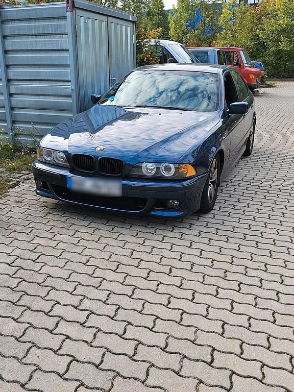 Blau Gebraucht 2025 BMW 523 M Sport Limousine | 5.500 € - Bild 1/4