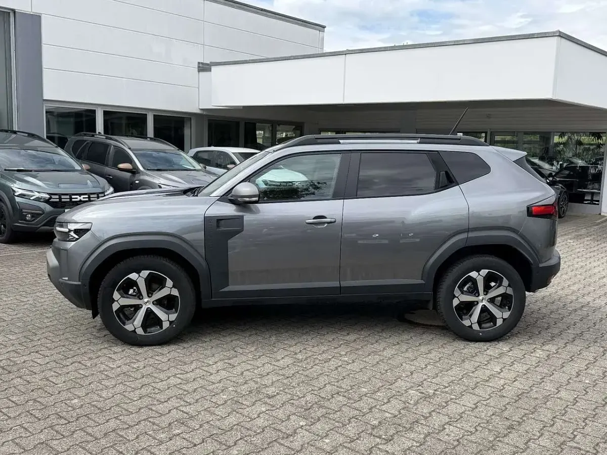 Neu Dacia Duster Journey 131 PS (96 kW) 2025 Dolomitgrau SUV