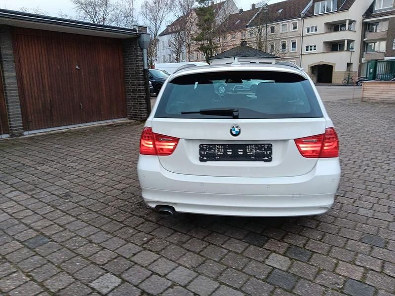 Gebraucht BMW 320 Efficient Dynamics 163 PS (119 kW) 2011 Weiß Kombi