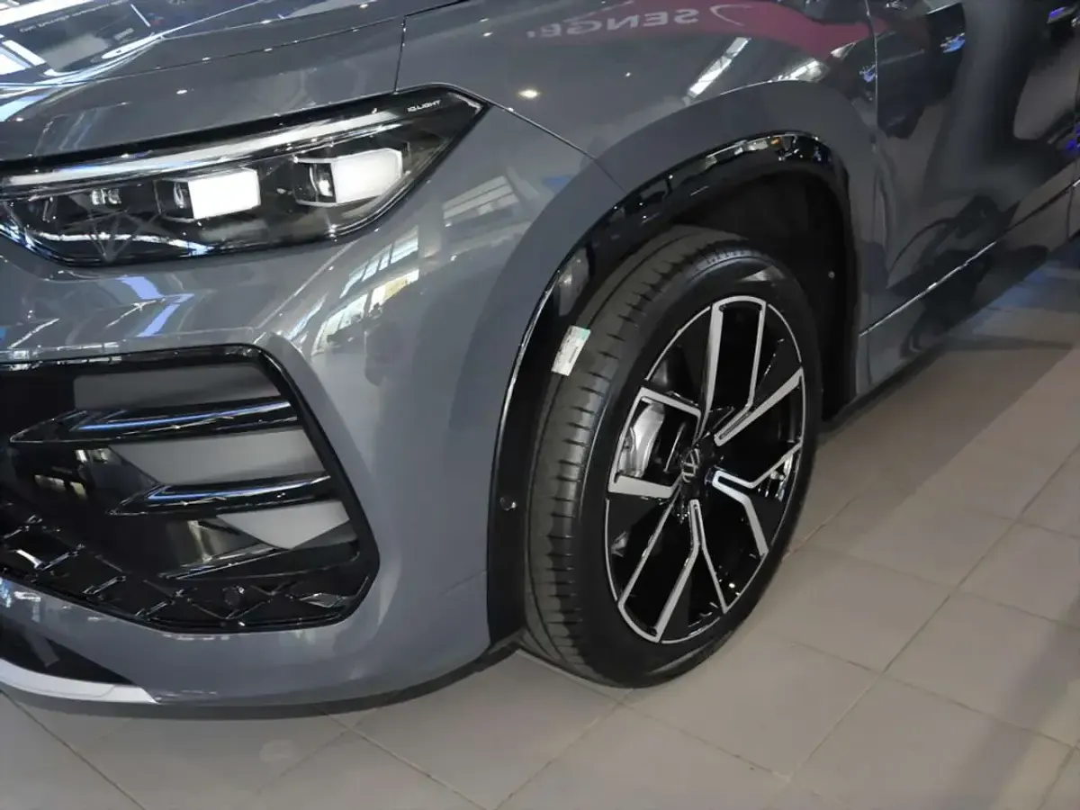 Gebraucht VW Tayron R-line 193 PS (141 kW) 2026 Delfingrau SUV