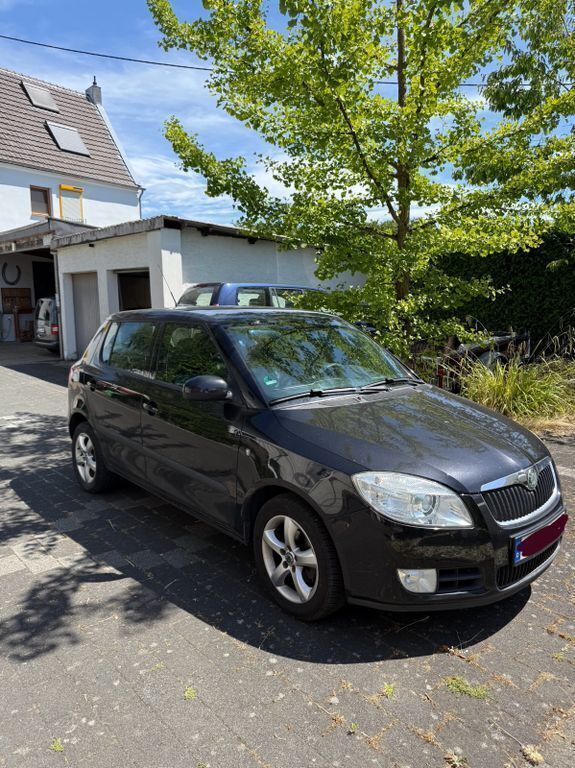 Schwarz Gebraucht 2009 Skoda Fabia Style Limousine | 3.099 € (Fairer Preis) - Bild 1/4