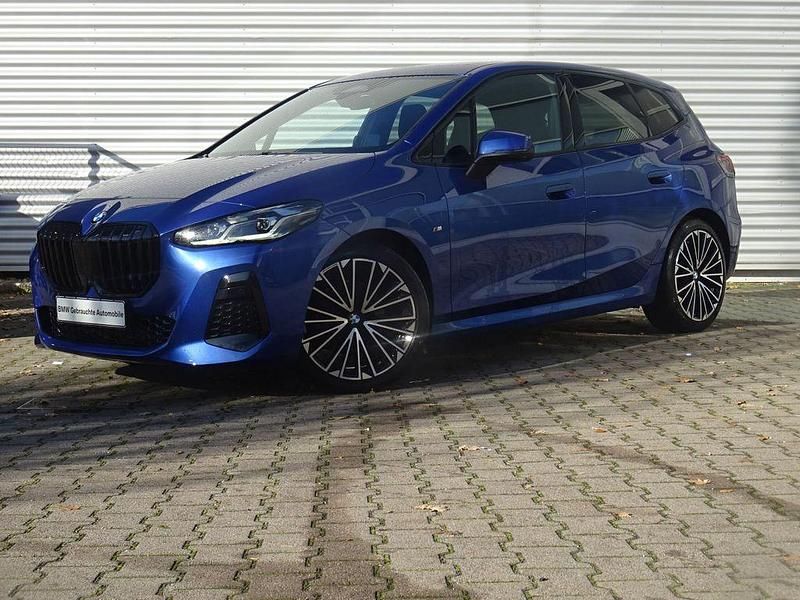 Blau Gebraucht 2022 BMW 220 Active Tourer M Sport Van / Kleinbus | 30.895 € (Etwas zu teuer) - Bild 1/4