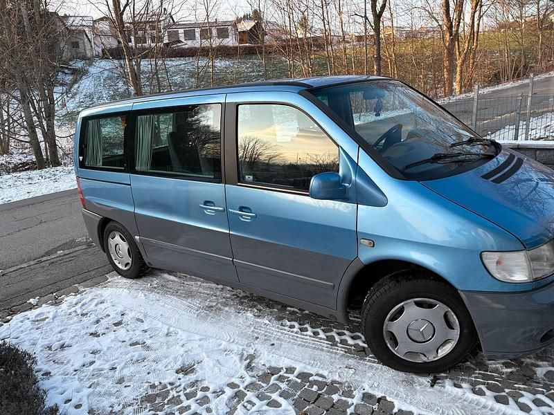Używany Mercedes V220 122 KM (89 kW) 2000 Niebieski Minivan