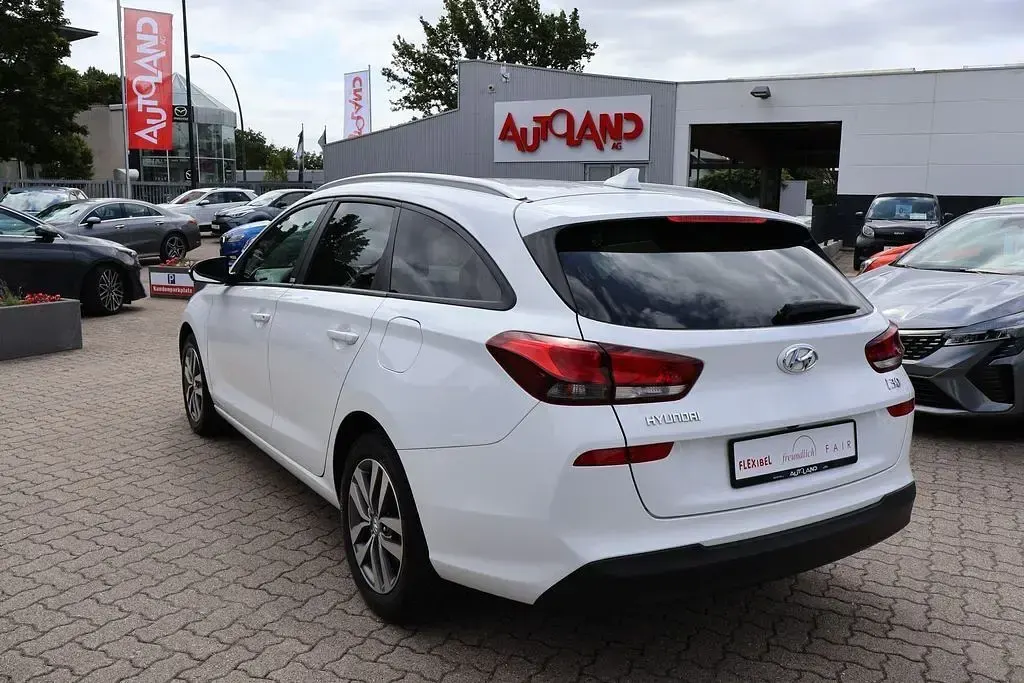 Gebraucht Hyundai i30 Trend 140 PS (102 kW) 2019 Blau Kombi