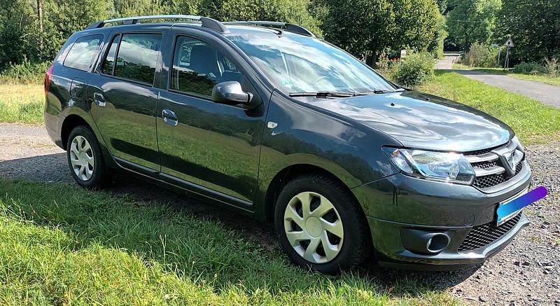 Grau Gebraucht 2016 Dacia Logan MCV Kombi | 7.999 € - Bild 1/4