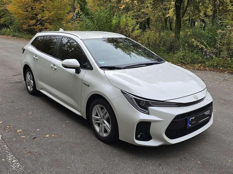 Weiß Gebraucht 2021 Suzuki Swace Comfort+ Kombi | 19.000 € - Bild 1/4