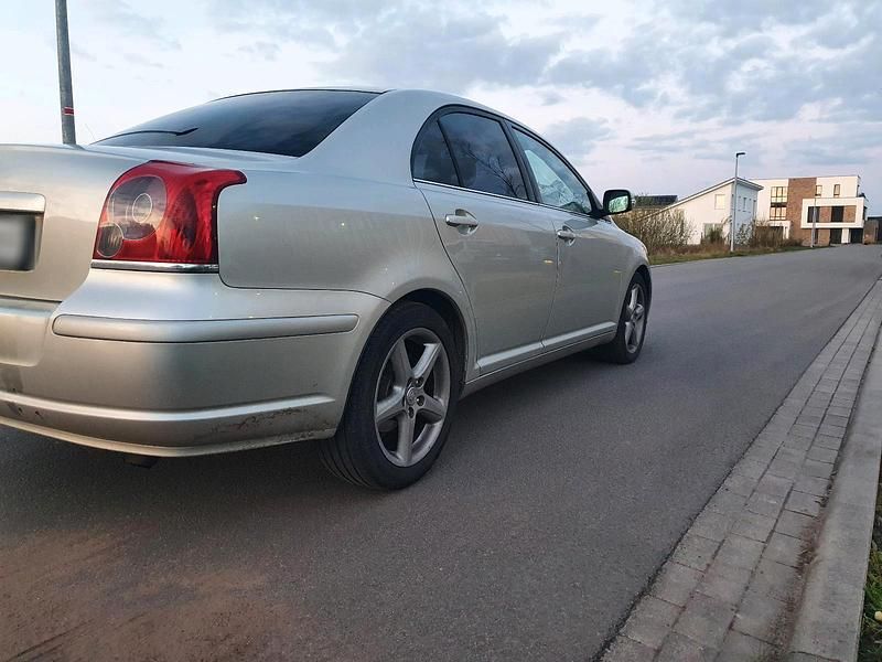 Gebraucht Toyota Avensis 177 PS (130 kW) 2007 Silber Limousine