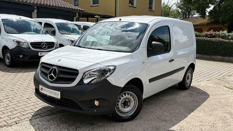 Weiß Gebraucht 2020 Mercedes Citan 109 Van / Kleinbus | 12.850 € (Fairer Preis) - Bild 1/4