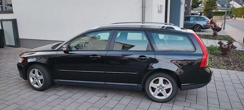 Schwarz Gebraucht 2008 Volvo V50 Kombi | 3.800 € (Fairer Preis) - Bild 1/4