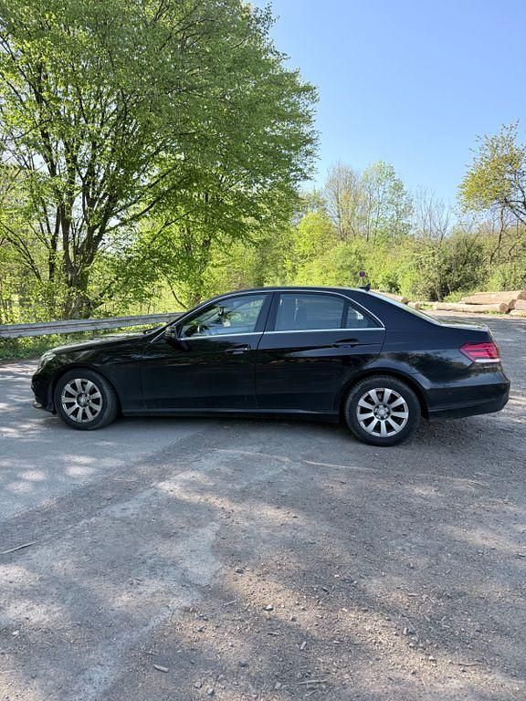 Gebraucht Mercedes E220 Edition 170 PS (125 kW) 2014 Schwarz Limousine