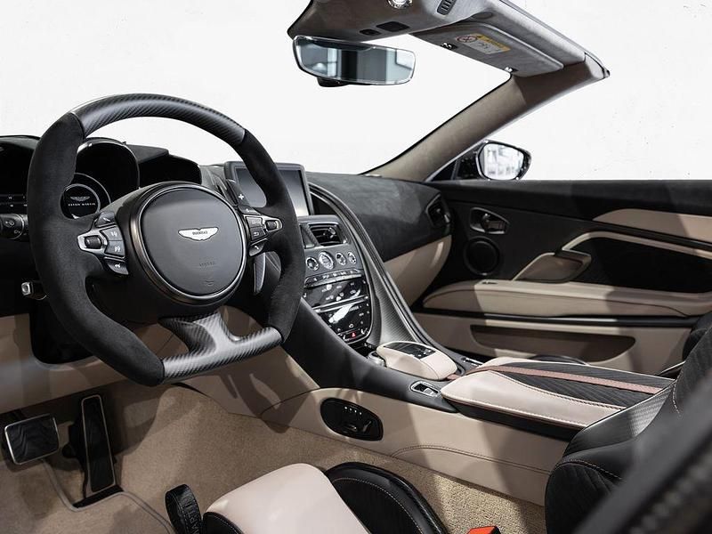 Gebraucht Aston Martin DBS 770 PS (566 kW) 2024 Andere farbe Cabrio