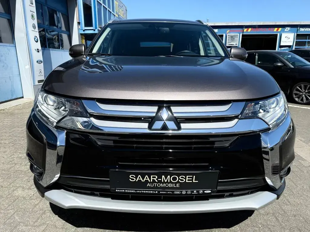 Second-hand Mitsubishi Outlander 150 CP (110 kW) 2016 Gri SUV