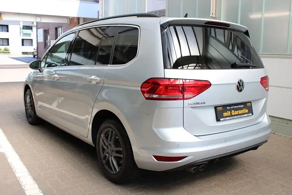Gebraucht VW Touran Comfortline 150 PS (110 kW) 2021 Silber Van / Kleinbus