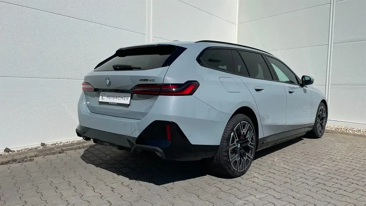 Neu BMW i5 Comfort Edition 250 kW (340 PS) 2026 M brooklyn grau metallic Kombi