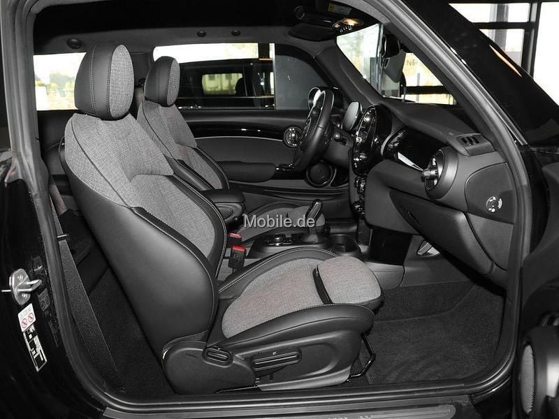 Gebraucht Mini Cooper SE Classic 135 kW (184 PS) 2023 Schwarz Kleinwagen