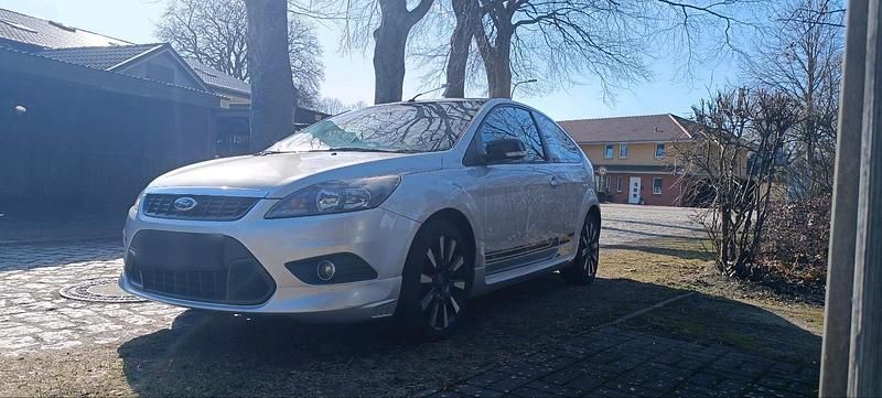 Gebraucht Ford Focus Titanium 115 PS (84 kW) 2010 Silber Limousine